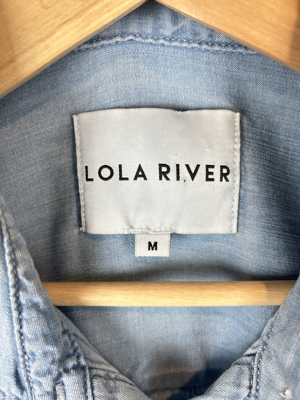 Lola River Harper Denim Pullover Top Womens Medium Blue Half Button Hi-Low - Picture 3 of 9